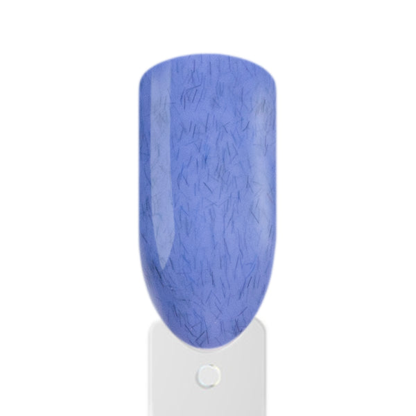 Lila Fibergel UV-Nagellack mit fein erkennbarer Faserstruktur auf dem Nagel