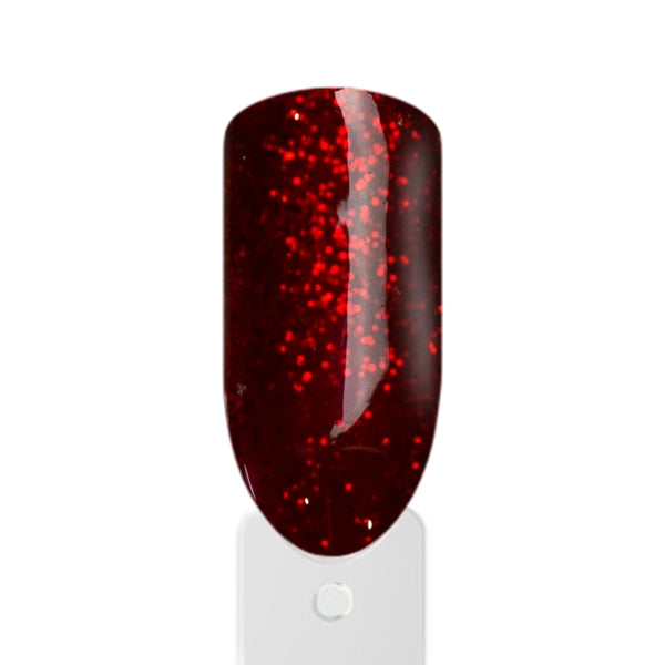 Weinrot Glitzer UV Nagellack auf dem Nagel mit intensivem Hochglanz und funkelndem Effekt